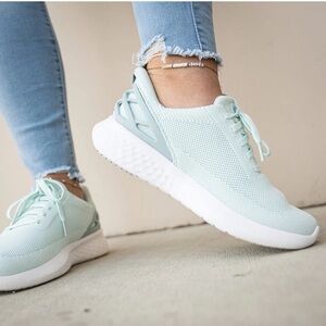 Kizik Athens Handsfree Slip On Women's Athletic  Mint Sneakers Size 8 Wide